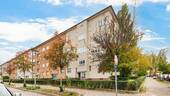 Außenansicht 2 - Gepflegte 2-Zimmer-Wohnung mit Balkon im Erdgeschoss eines gepflegten Altbaus