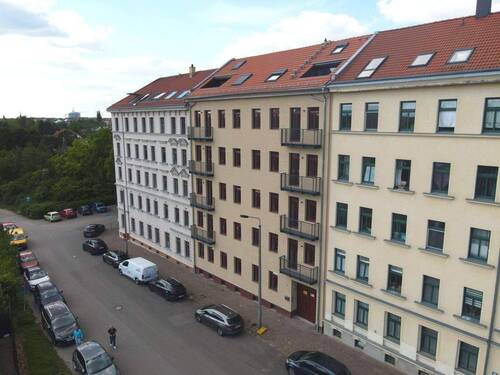 Hausansicht - 3 Zimmer Mehrfamilienhaus, Wohnhaus zum Kaufen in Leipzig