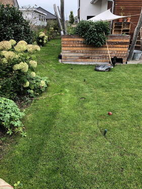 Robotergarage unterm Hochbeet - 