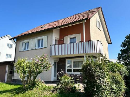 Ansicht mit Garten - Familienfreundlich & ruhig: Einfamilienhaus in Dunningen!