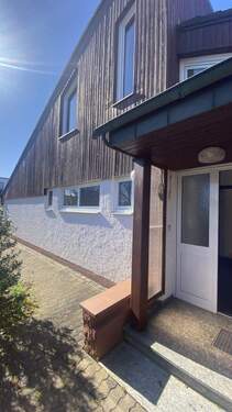 eingang.jpeg - 5 Zimmer Einfamilienhaus zum Kaufen in Stadtbergen