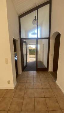 eingangsbereich.jpeg - 5 Zimmer Einfamilienhaus in Stadtbergen