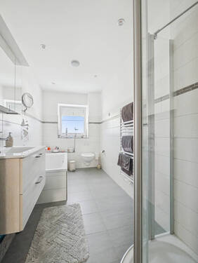 Bad (3-Raum-Maisonettewohnung, Haus Nr. 5) - 