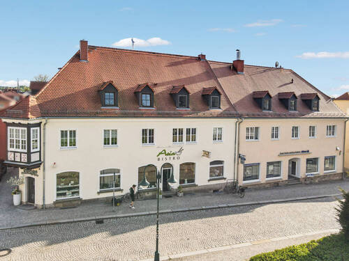 Außenansicht Wohnhaus-Ensemble - Investition in Ihre Zukunft - 2 Wohn- & Geschäftshäuser mit 11 WE & 3 GE, zentral in Neustadt (Sa)!