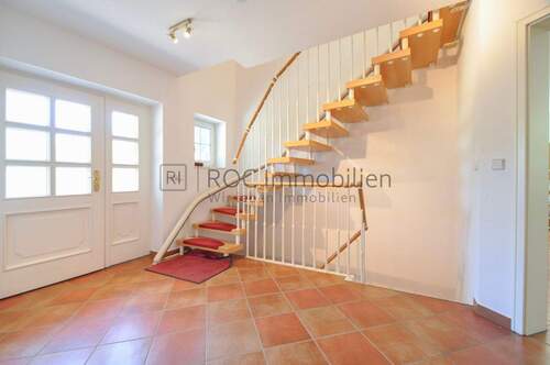 Flur Erdgeschoss - 4 Zimmer Einfamilienhaus zum Kaufen in Berlin