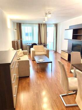 Wohnzimmer - Etagenwohnung mit 58,00 m&sup2; in München zur Miete