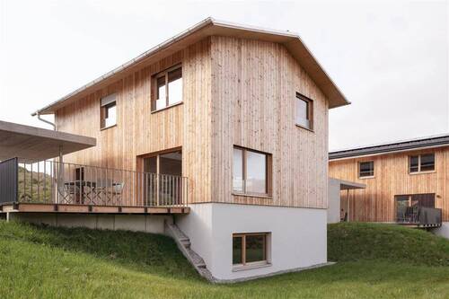 Rückseite außen quer - Nahe Murnau: Großzügiges Architekten-EFH in A+-Holzbauweise - zum Selbstbezug o. zur Ferienvermietung