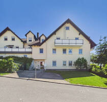 Split-Level-Erdgeschosswohnung mit Terrasse, Garten und Garage in ruhiger Lage - Meeder
