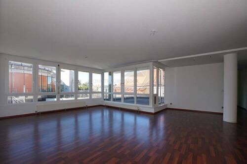 Wohnzimmer - 4 Zimmer Etagenwohnung zur Miete in Zwickau