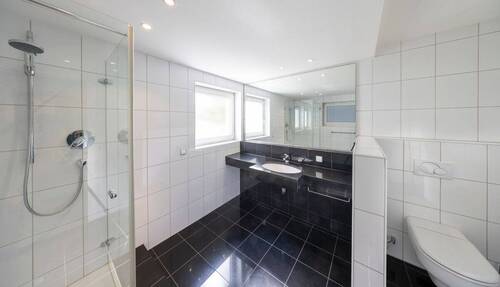 Badezimmer im Gartengeschoss - 