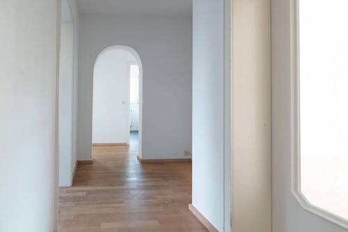 Flur - Hochwertige 3-Zimmer-Wohnung mit Balkon, Garage & neuer Einbauküche - ab 01.10.2025 zu vermieten!