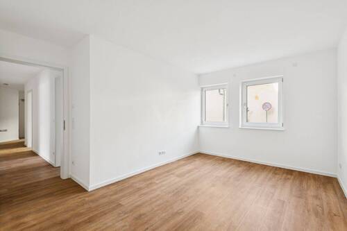 Schlafzimmer mit Zugang zum Bad - 