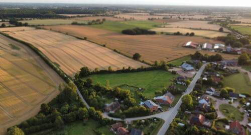 Luftbild Katenhoff 2 Zufahrten - 9 Zimmer Einfamilienhaus in Neuengörs