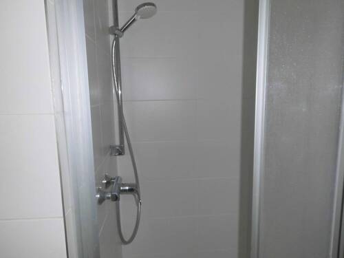 Neuwertige Dusche - 2 Zimmer Etagenwohnung zur Miete in Stuttgart