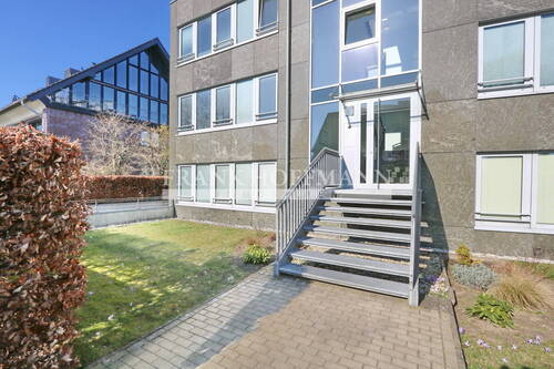 Zuwegung und Hauseingang - Etagenwohnung mit 86,50 m² in Hamburg zum Kaufen