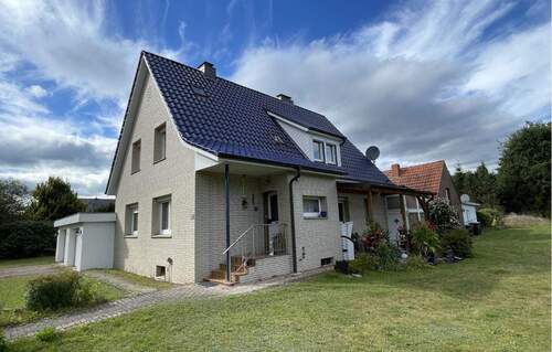 Grundstücksansicht/Eingang - Einfamilienhaus in Hemsbünde zu verkaufen.