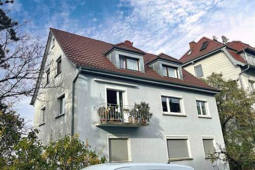 Hausansicht - Frei & hell! 3 ½-Zi-Whg. in Halbhöhenlage, mod. TL-Bad, 1. OG, Parkett, EBK, Garage