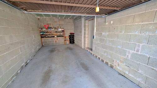 Garage innen - 6 Zimmer Einfamilienhaus zum Kaufen in Siegritz