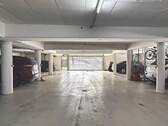 großzügige Garage - 