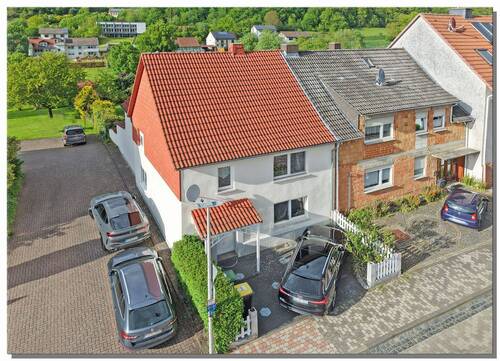 Titel - EFH mit viel Platz, einzugsbereit und schönem Blick auf den Dörnberg