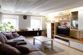 Das Wohnzimmer - 4 Zimmer Etagenwohnung zum Kaufen in Zell