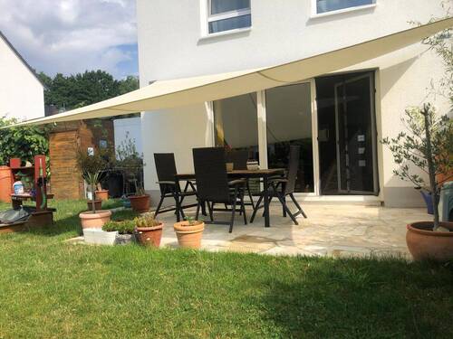 Terrasse mit Sonnensegel.jpg - helle großzügige moderne Doppelhaushälfte