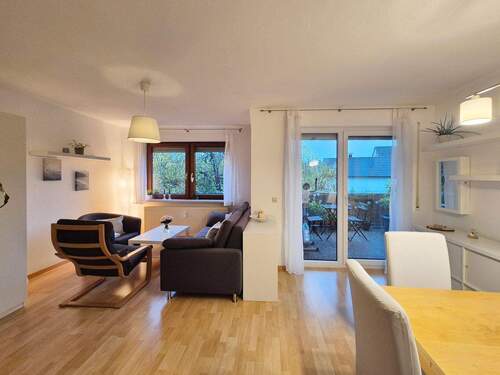 Wohn und Essbereich - 2 Zimmer Etagenwohnung in Stuttgart