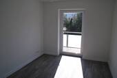 Zimmer im DG mit Balkonzugang.JPG - 
