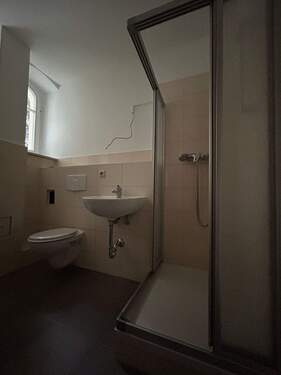 Badezimmer mit Dusche - 