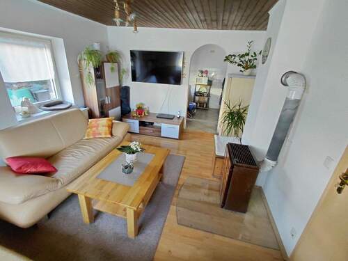 Sicht zur angrenzenden Küche - 