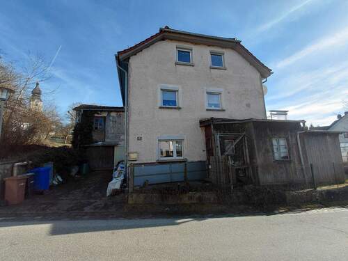 Haus mit weiteren Ausbaukapazitäten - 6 Zimmer Einfamilienhaus zum Kaufen in Röhrnbach