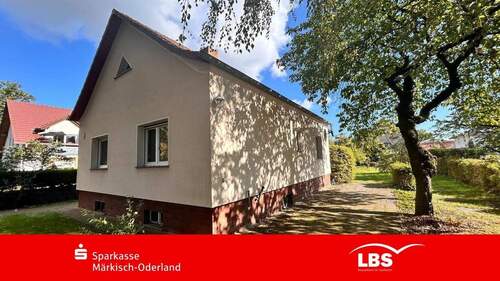 Außenansicht - Haus auf schickem Grundstück - 349.000,00&nbsp;EUR Kaufpreis, ca.&nbsp; 76,00&nbsp;m&sup2;&nbsp;Wohnfl&auml;che