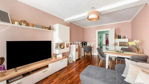 Wohnzimmer 2 - 3 Zimmer Etagenwohnung zum Kaufen in Leipzig