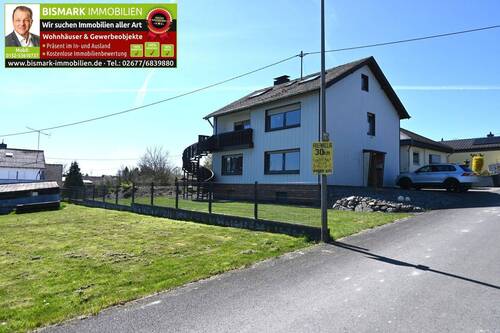 DSC_4751.JPG - Freistehendes Einfamilienhaus mit großer Garage und sehr schönem Garten.