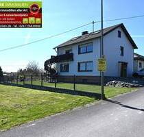 Freistehendes Einfamilienhaus mit großer Garage und sehr schönem Garten. - Urschmitt