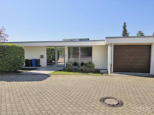 Hausansicht1 - Exklusiver Bungalow in traumhafter Panoramalage - Wohnen mit Balkon, Terrasse und Garten