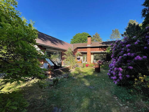 Blick aus dem Garten aufs Haus - 