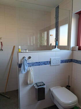 Bad OG Toilette mit Dusche - 
