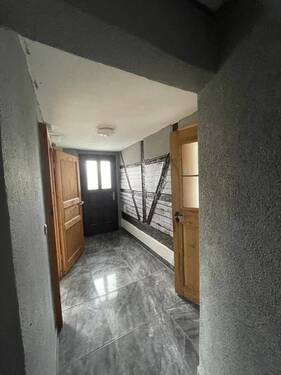 Eingangsbereich.jpg - 3 Zimmer Mehrfamilienhaus, Wohnhaus zur Miete in Stadtroda