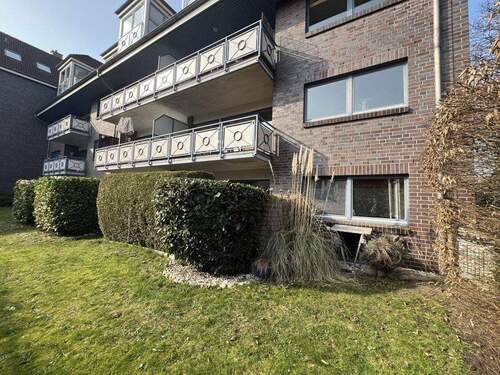 Blick vom Gartenanteil zur Terrasse - 