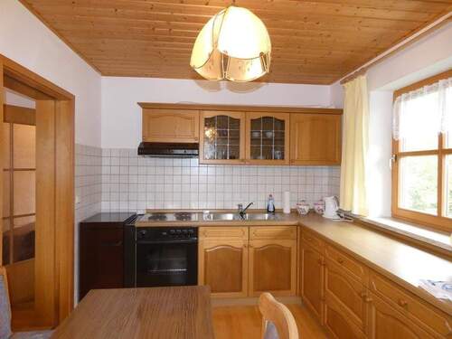 Küche mit Einbauküche - 4 Zimmer Einfamilienhaus in Wiesau