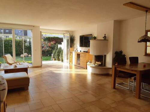 Wohnzimmer Gartenblick - 5 Zimmer für die ganze Familie - 745.000,00&nbsp;EUR Kaufpreis, ca.&nbsp; 160,00&nbsp;m&sup2;&nbsp;Wohnfl&auml;che