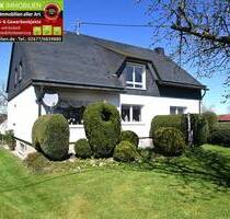 Gepflegtes, freistehendes Haus mit Traumgrundstück - Urschmitt