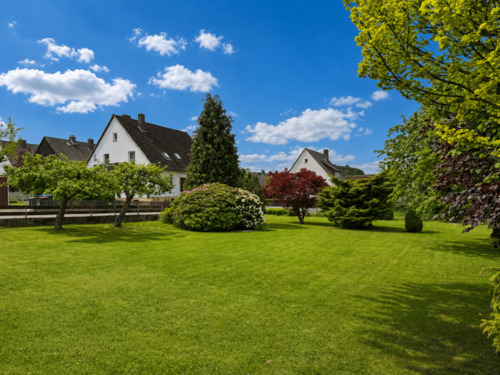 Gepflegtes Grundstück - 5 Zimmer Einfamilienhaus in Hameln