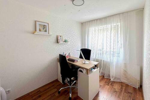 Büro 1 - 