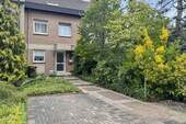 Hausansicht - Familientraum in Dormagen - gepflegte DHH mit Garten und Garage