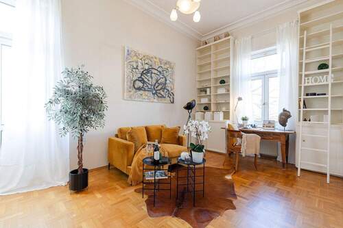 Zimmer mit kleinem Balkon - 