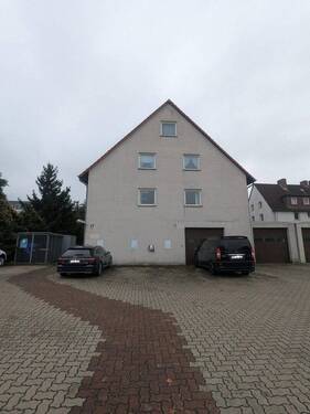 Straßenansicht mit Parkplatz - Büro Praxisetage in bester Lage in Wolfenbüttel mit Parkplätzen