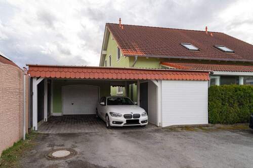 Carport & Garage - Doppelhaushälfte mit 115,00 m&sup2; in Schwandorf zum Kaufen