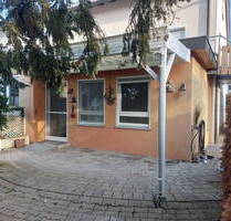Schöne 4-Zimmer-Erdgeschosswohnung mit Terrasse, Einbauküche und Stellplatz in Neckarsulm - Neckarsulm-Amorbach
